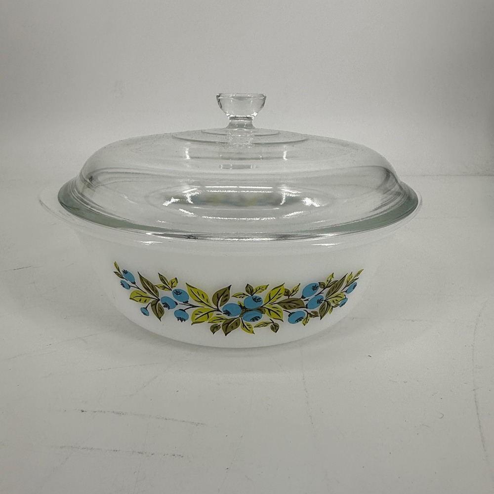 Vintage Glassbake Blueberry 2-Quart Milk Glass Casserole Dish with Lid Round - Picture 2 of 7